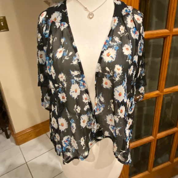 Cropped  kimono by So Heritas size XS in black floral - Picture 3 of 8